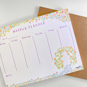 Weekly planner in our Mary's Garden Flowers Design. 11 x8.5 inches and 50 sheets of tear off pages and sturdy cardboard backing