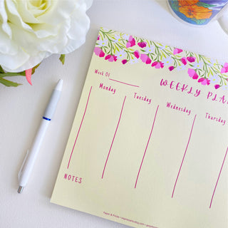 Weekly planner in our Sweet Pea & Daisy Flower Design. 11 x8.5 inches and 50 sheets of tear off pages.