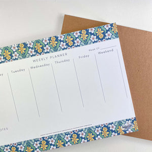 Weekly planner in our Daffodil & Jonquil Flower Design. 11 x8.5 inches and 50 sheets of tear off pages with sturdy cardboard backing